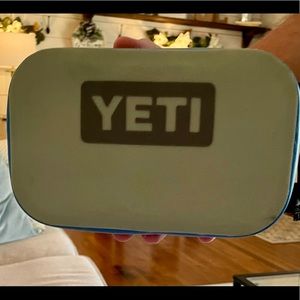 Yeti Sidekick. Used with small dark spot in bottom right corner.